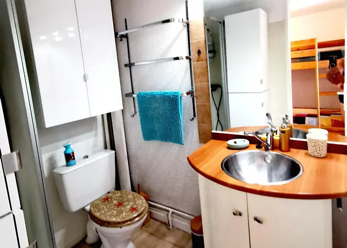 Petite Maison A La Dans Naturiste * Лёкат